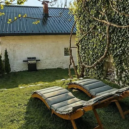 Apartman Charming Garden In A 1920s Stone House