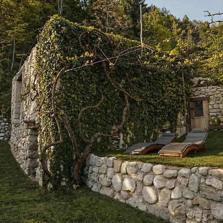 Charming Garden In A 1920s Stone House Apartman