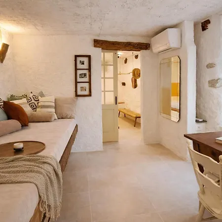 Charming Garden In A 1920s Stone House Apartman Kobarid