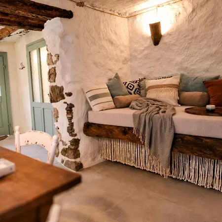 Apartman Charming Garden In A 1920s Stone House *